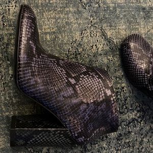 4 1/2” Snakeskin booties with side zip comfortable yet stylish/booties to lift u